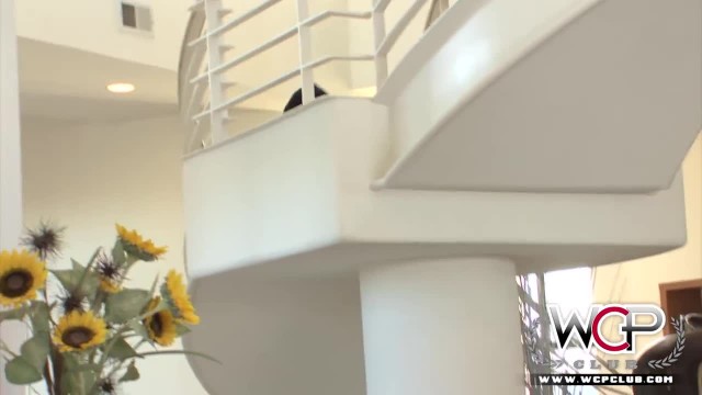 Очко девушки раздолбали два разноцветных члена - #1