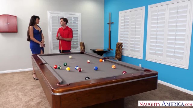 Любитель бильярда загнал член в сочную дырочку брюнетки - #2