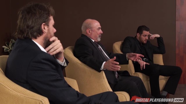 Две лесбиянки решили попробовать горячий член вместо яркого дилдо - #4