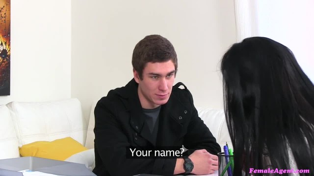 Молодой самец трахнул начальницу, чтобы устроиться на работу - #1