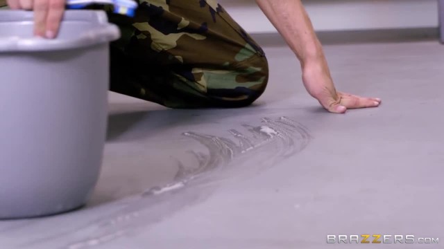 Развратная блондинка с большими сиськами получила сперму в рот - #4