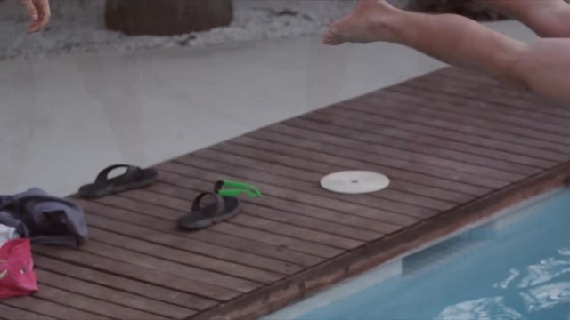 Парни устроили жаркий МЖМ секс со стройной красоткой - #1